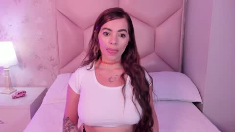 Snapshot of noa_butterfly chatting on 01-15-25, 11:43 ambarsulliva online show from 01-15-25, 11:43