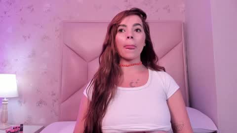 Snapshot of noa_butterfly chatting on 01-15-25, 05:47 ambarsulliva online show from 01-15-25, 05:47