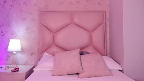 Snapshot of noa_butterfly chatting on 01-28-25, 11:49 ambarsulliva online show from 01-28-25, 11:49