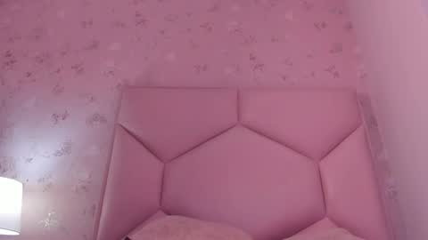 Snapshot of noa_butterfly chatting on 03-07-25, 02:56 ambarsulliva online show from 03-07-25, 02:56