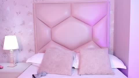 Snapshot of noa_butterfly chatting on 10-04-25, 11:41 ambarsulliva online show from 10-04-25, 11:41