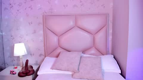 Snapshot of noa_butterfly chatting on 10-14-25, 11:33 ambarsulliva online show from 10-14-25, 11:33