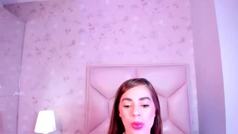 Snapshot of noa_butterfly chatting on 10-20-25, 11:32 ambarsulliva online show from 10-20-25, 11:32