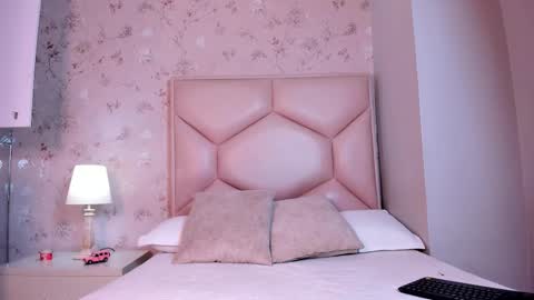 Snapshot of noa_butterfly chatting on 10-28-25, 11:36 ambarsulliva online show from 10-28-25, 11:36