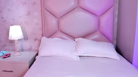 Snapshot of noa_butterfly chatting on 11-30-25, 11:36 ambarsulliva online show from 11-30-25, 11:36