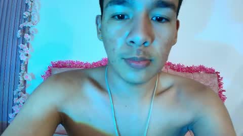 Snapshot of noa_hot69 chatting on 05-18-26, 04:07 Noah online show from 05-18-26, 04:07