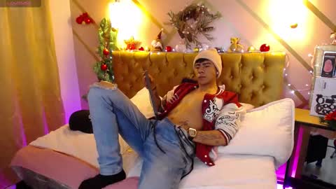 noaah77 online show from 12-30-24, 03:57