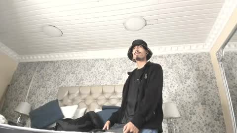 Noah online show from 04-19-26, 04:23