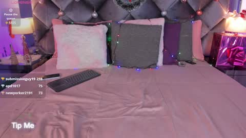 Snapshot of noah_beck42 chatting on 12-06-24, 06:59 Sara  online show from 12-06-24, 06:59