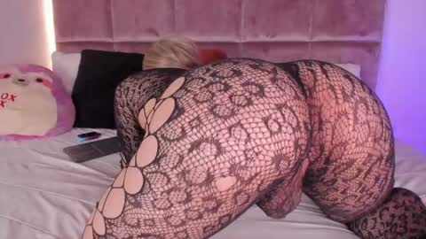 Sara  online show from 05-15-26, 03:24