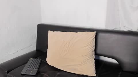 Snapshot of noah_cole_ chatting on 10-08-25, 10:18 Noah online show from 10-08-25, 10:18