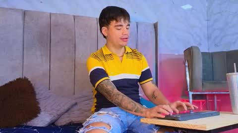 NOAH  online show from 02-02-25, 01:34