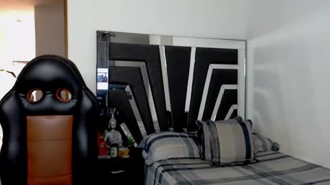 Noah Harris01 online show from 11-04-25, 01:21