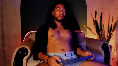 Snapshot of noah_jones__ chatting on 12-19-24, 06:56 Noah online show from 12-19-24, 06:56