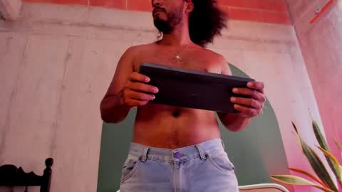 Snapshot of noah_jones__ chatting on 01-15-25, 08:26 Noah online show from 01-15-25, 08:26