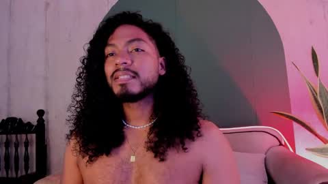 Snapshot of noah_jones__ chatting on 01-22-25, 05:38 Noah online show from 01-22-25, 05:38