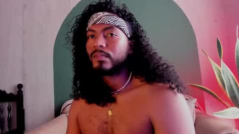 Snapshot of noah_jones__ chatting on 01-28-25, 06:39 Noah online show from 01-28-25, 06:39