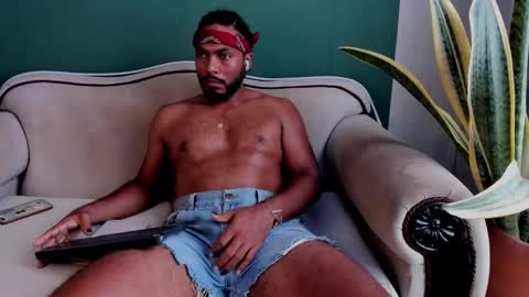 Snapshot of noah_jones__ chatting on 02-15-25, 05:17 Noah online show from 02-15-25, 05:17