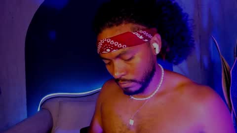 Snapshot of noah_jones__ chatting on 03-05-25, 01:42 Noah online show from 03-05-25, 01:42