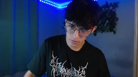 Snapshot of noah_millerx_ chatting on 04-09-26, 05:18 noah online show from 04-09-26, 05:18