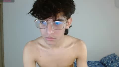 Snapshot of noah_millerx_ chatting on 05-08-26, 04:40 noah online show from 05-08-26, 04:40