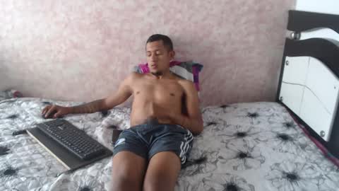 Snapshot of noah_roberts_ chatting on 01-15-25, 06:19 Noah online show from 01-15-25, 06:19