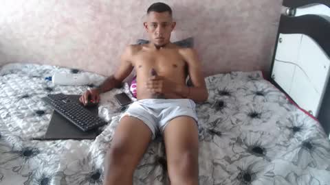 Snapshot of noah_roberts_ chatting on 01-19-25, 03:53 Noah online show from 01-19-25, 03:53