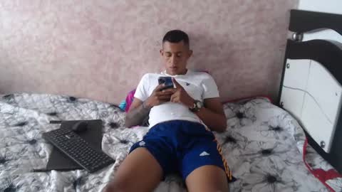 Snapshot of noah_roberts_ chatting on 01-24-25, 04:06 Noah online show from 01-24-25, 04:06