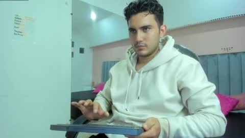 Snapshot of noah_sin_ chatting on 05-14-26, 11:39 noah sin online show from 05-14-26, 11:39