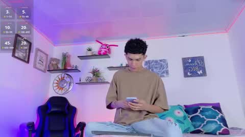 noah tyler  online show from 10-02-25, 07:43