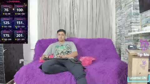 Snapshot of noahandbunny chatting on 06-18-26, 11:14 Noahandbunny online show from 06-18-26, 11:14