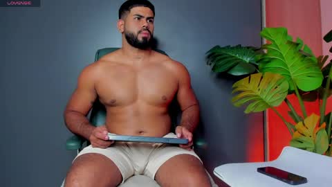 Snapshot of noahcrux chatting on 05-02-26, 02:27 Noah online show from 05-02-26, 02:27