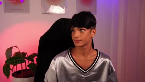 Noah     online show from 02-19-25, 01:06