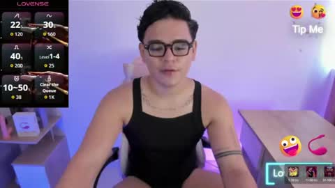 Snapshot of noahvance chatting on 06-10-26, 08:41 NoahVence online show from 06-10-26, 08:41