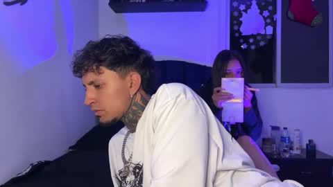 Jean Y Isa online show from 12-22-25, 03:58