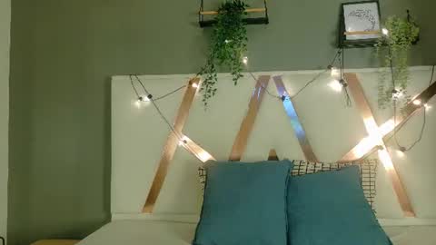 Snapshot of noeliasaenz chatting on 07-18-26, 02:38 NOELIA online show from 07-18-26, 02:38