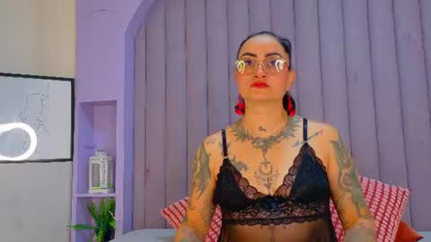 Snapshot of noeliasaenz chatting on 07-22-26, 02:47 NOELIA online show from 07-22-26, 02:47