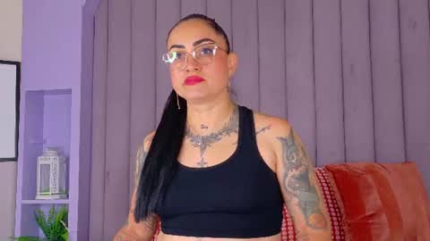 Snapshot of noeliasaenz chatting on 07-23-26, 02:42 NOELIA online show from 07-23-26, 02:42