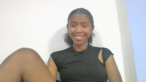 Snapshot of noelina chatting on 02-21-26, 08:21 noelina online show from 02-21-26, 08:21