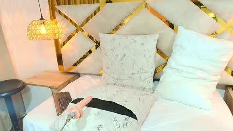 NOELLE online show from 01-17-26, 07:50