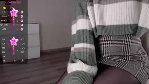 Snapshot of noelleneptune chatting on 09-12-25, 12:05 noelleneptune online show from 09-12-25, 12:05