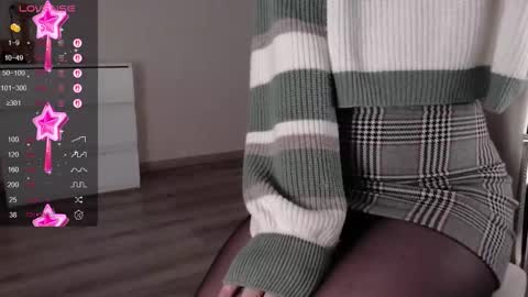 Snapshot of noelleneptune chatting on 09-15-25, 12:27 noelleneptune online show from 09-15-25, 12:27