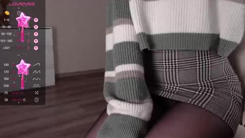 Snapshot of noelleneptune chatting on 10-16-25, 04:57 noelleneptune online show from 10-16-25, 04:57