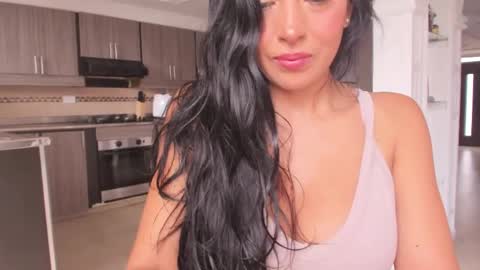  In instagram dayhannanoemi online show from 05-02-26, 03:50