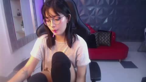 Snapshot of noeva_ chatting on 09-16-25, 05:47 Noeva online show from 09-16-25, 05:47