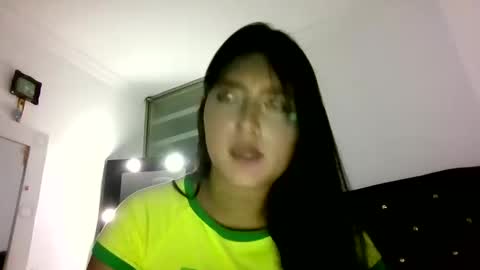 Snapshot of nohemi_18 chatting on 06-11-26, 04:43 Nohemi online show from 06-11-26, 04:43