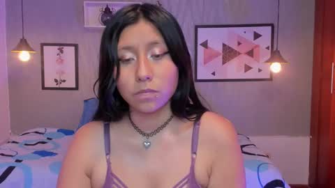 Snapshot of nohemi_louse chatting on 02-13-25, 11:04 Nohemi online show from 02-13-25, 11:04