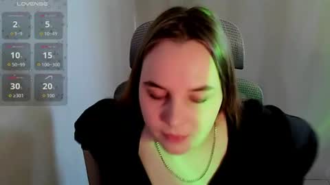 noir_ember_ online show from 06-20-26, 09:34