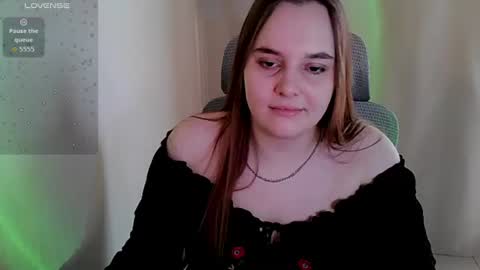 noir_ember_ online show from 07-10-26, 01:36