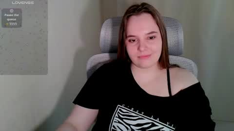 noir_ember_ online show from 07-28-26, 04:50